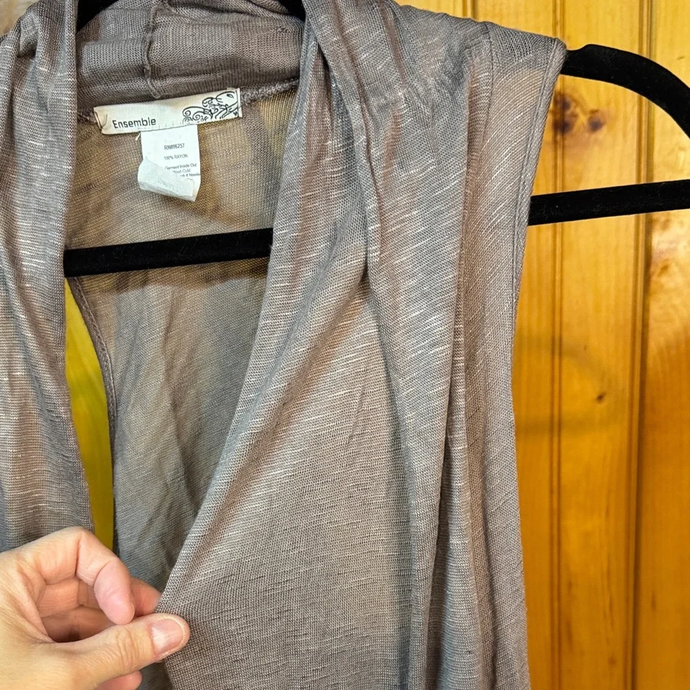 Elegant Grayish Brown-Sleeveless Wrap - Picture 5 of 8